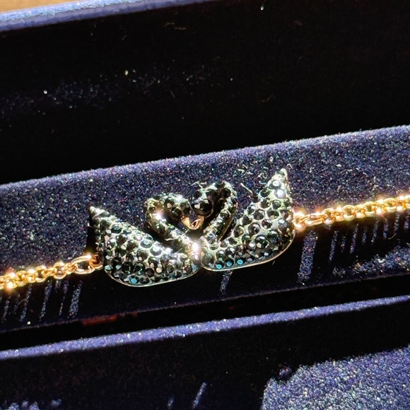SWAROVSKI ICONIC SWAN BRACELET - Picture 3 of 5